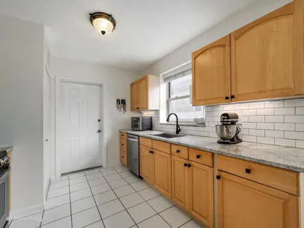 $250,000 | 4935 North Wolcott Avenue, Unit 1A, Chicago, IL 60640