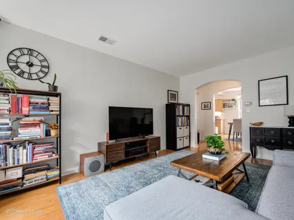 $250,000 | 4935 North Wolcott Avenue, Unit 1A, Chicago, IL 60640