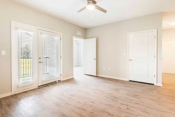 $994 | 10001 Oak Brg Circle, Louisville, KY 40219