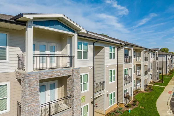$994 | 10001 Oak Brg Circle, Louisville, KY 40219