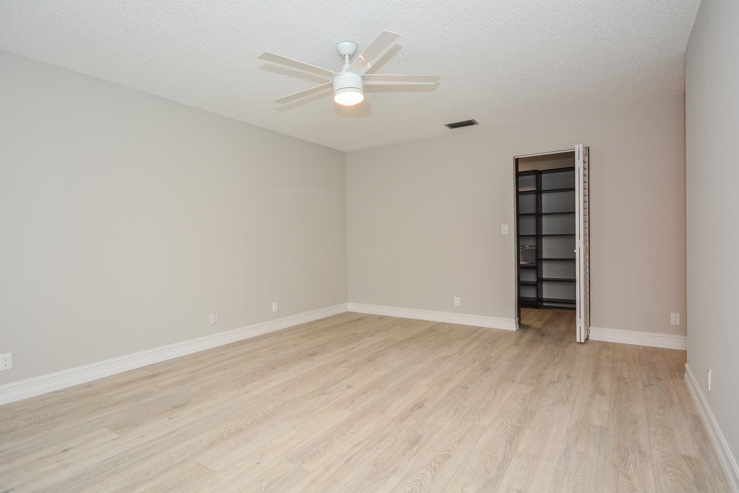 6125 Old Court Road, Unit 234 Boca Raton, FL 33433 - Photo 13 of 35 6125 Old Court Rd Boca Raton-large-012-0