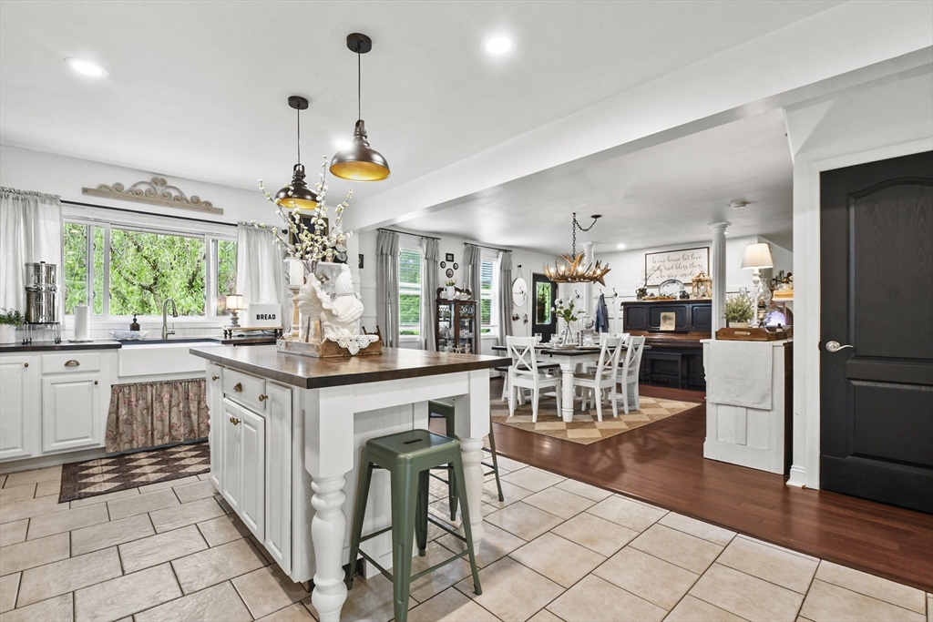 581 Middle Road Acushnet, MA 02743 - Photo 6 of 40 Gallery Image 6