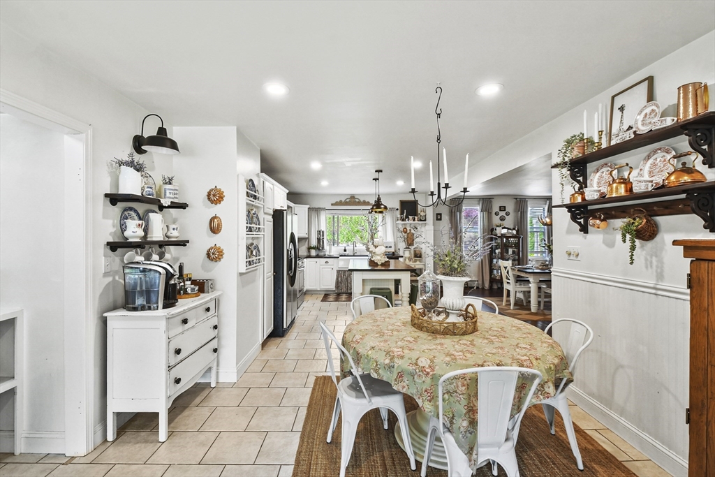 581 Middle Road Acushnet, MA 02743 - Photo 9 of 40 Gallery Image 9