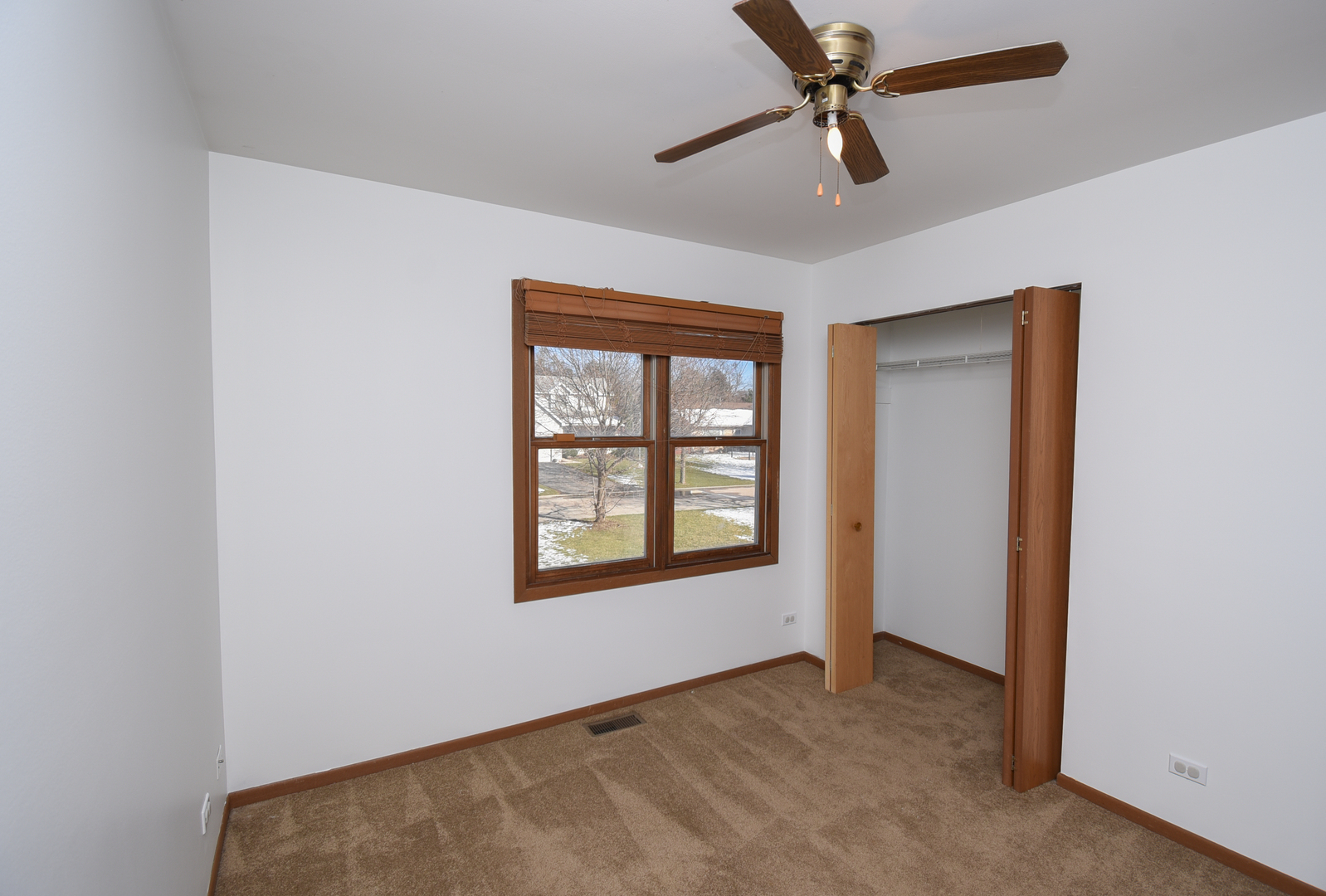 4002 Ridge Road Zion, IL 60099 - Photo 11 of 20 a view of an empty room with a window