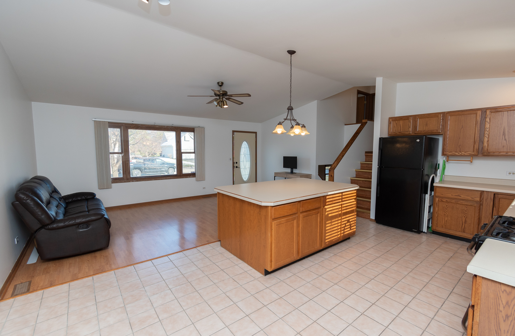 4002 Ridge Road Zion, IL 60099 - Photo 3 of 20 a living room with furniture and a flat screen tv