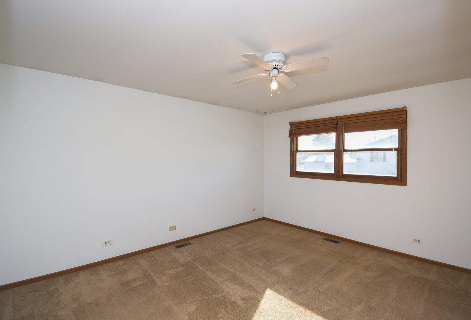 4002 Ridge Road Zion, IL 60099 - Photo 9 of 20 a view of an empty room with a window