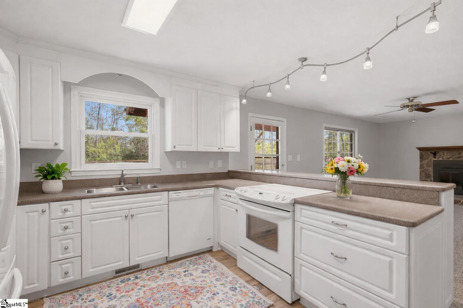 205 Coachman Drive Simpsonville, SC 29681 - Photo 15 of 46