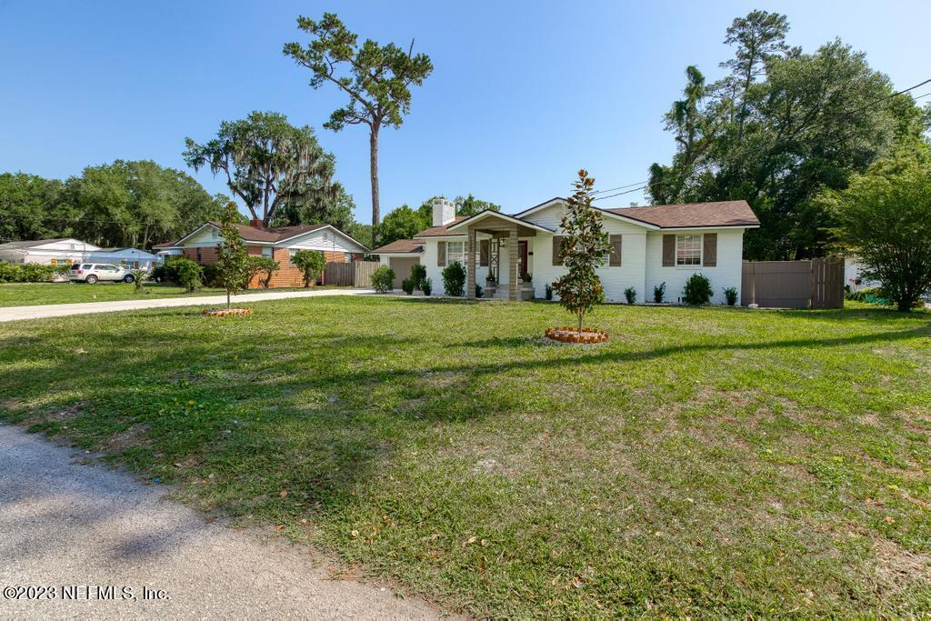 1505 Glengarry Road Jacksonville, FL 32207 - Photo 6 of 65 a front view of a house with a yard