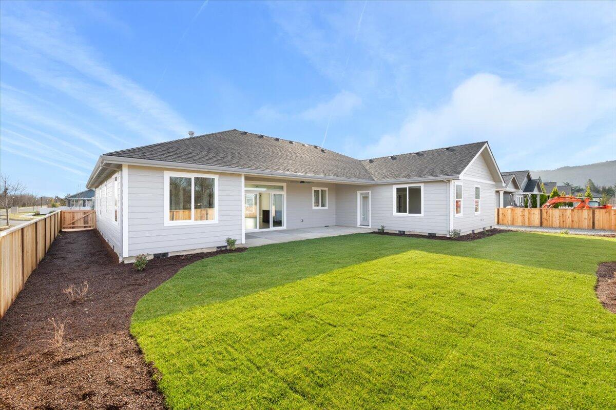 1757 River Run Street Central Point, OR 97502 - Photo 41 of 52 41-CI_0488