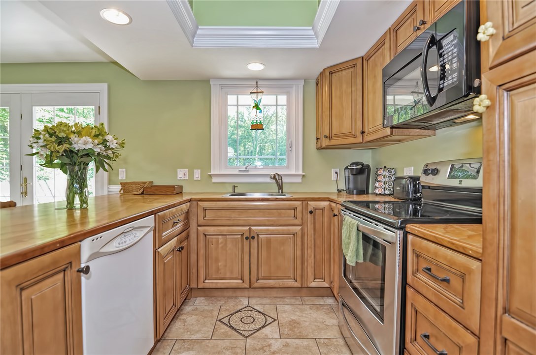 181 Town Farm Road Burrillville, RI 02859 - Photo 5 of 30
