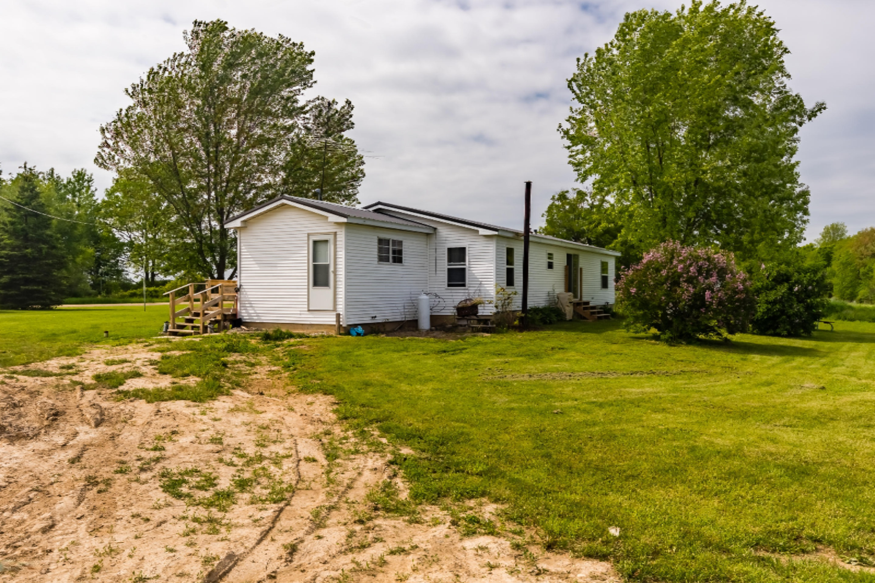 11374 Black Road Morley, MI 49336 - Photo 4 of 26 04