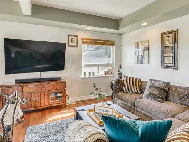 $1,850,000 | 1469 Topa View Terrace, Newbury Park, CA 91320