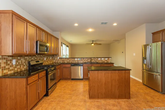 $2,600 | 331 Knights Cross Drive, San Antonio, TX 78258