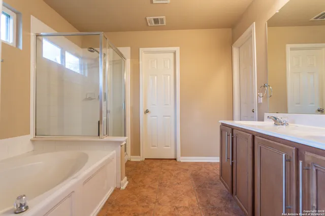 $2,600 | 331 Knights Cross Drive, San Antonio, TX 78258