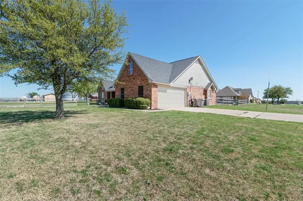 $3,000 | 107 High View Court, Decatur, TX 76234