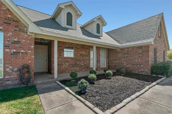 $3,000 | 107 High View Court, Decatur, TX 76234