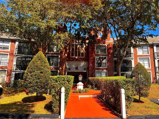 $164,900 | 3760 Inverrary Drive, Unit 2Z, Lauderhill, FL 33319