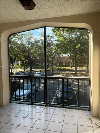 $164,900 | 3760 Inverrary Drive, Unit 2Z, Lauderhill, FL 33319