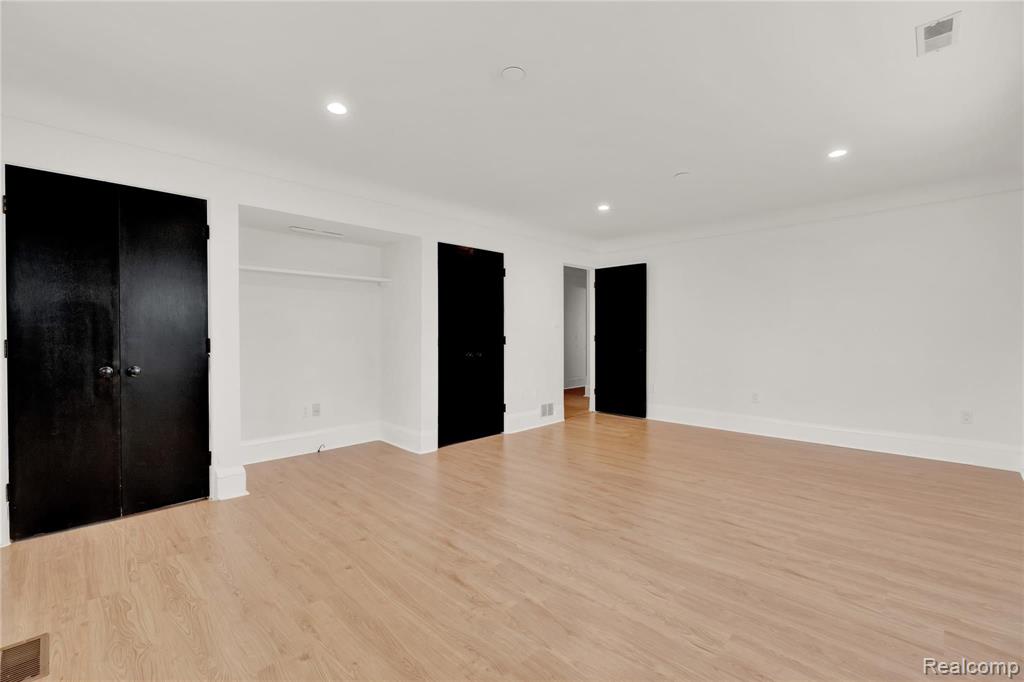 29098 Utley Road Farmington Hills, MI 48334 - Photo 18 of 27