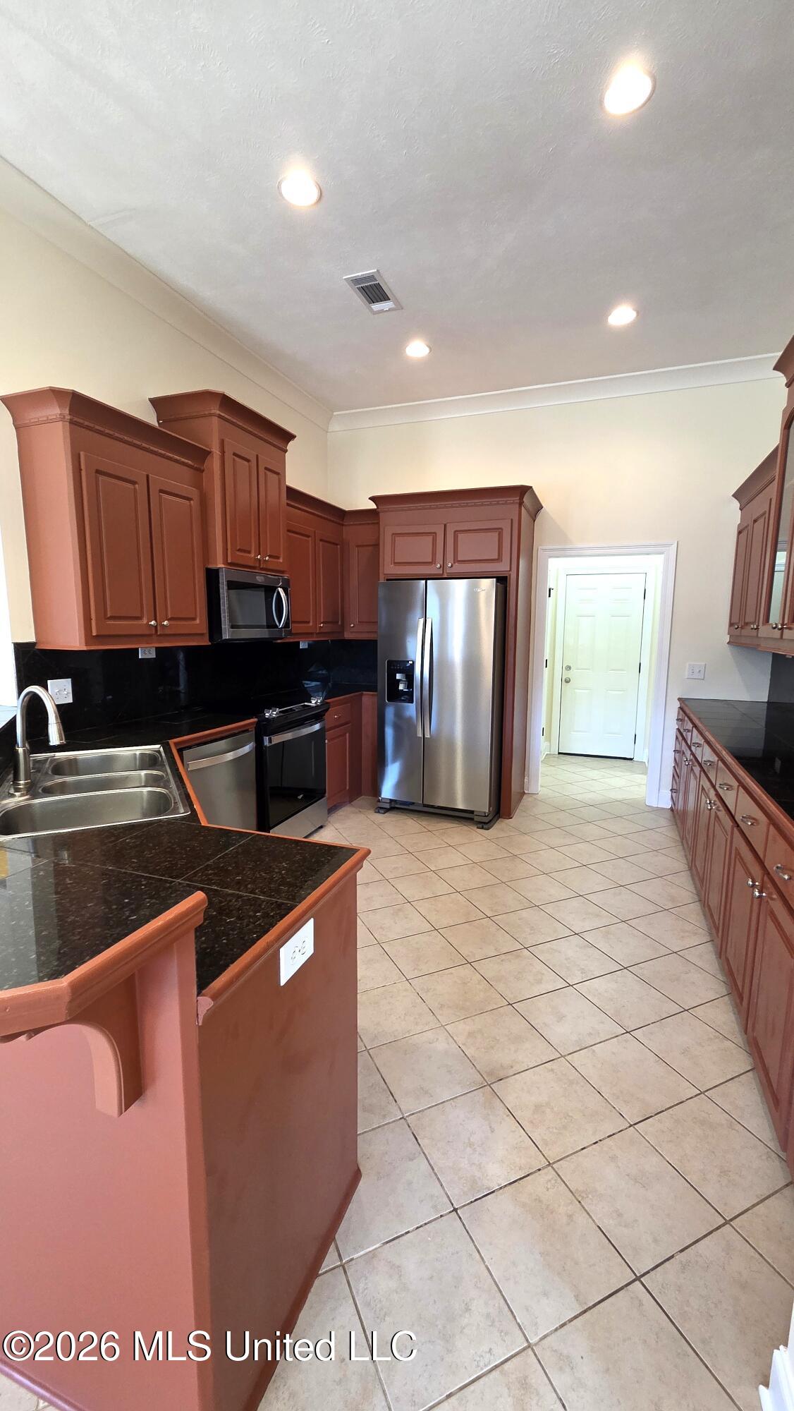 385 Austin Circle Brandon, MS 39047 - Photo 15 of 42 20260319_094430 (002)