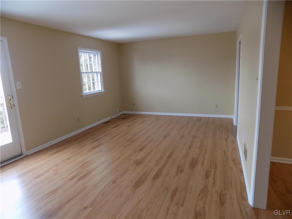 1100 Barnside Road Allentown, PA 18103 - Photo 11 of 20 2nd floor living room