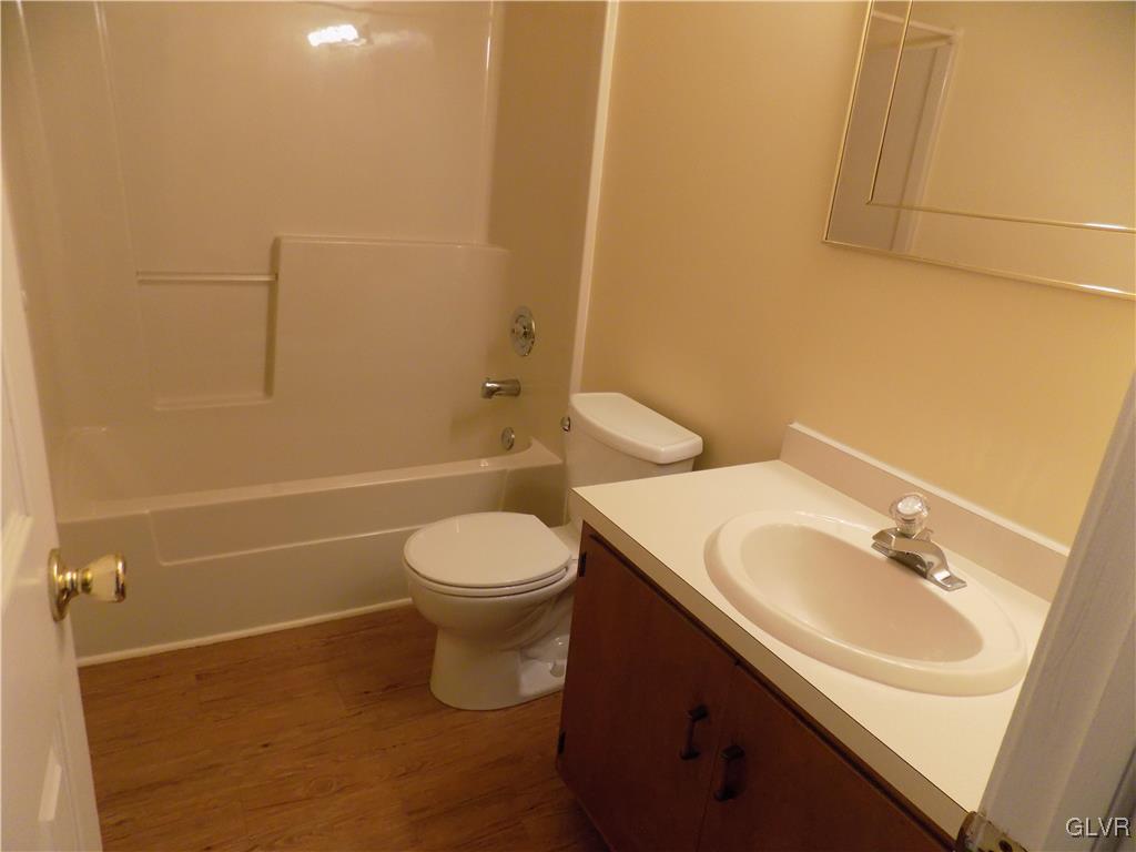 1100 Barnside Road Allentown, PA 18103 - Photo 18 of 20 3rd floor hall bath