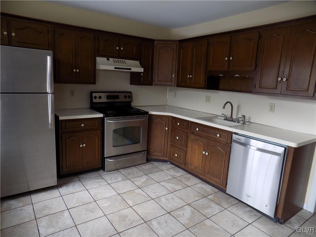 1100 Barnside Road Allentown, PA 18103 - Photo 8 of 20 2nd floor eat in kitchen