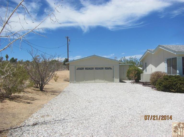 7180 Saddleback Road Joshua Tree, CA 92252 - Photo 2 of 20 a front view of a house with a yard