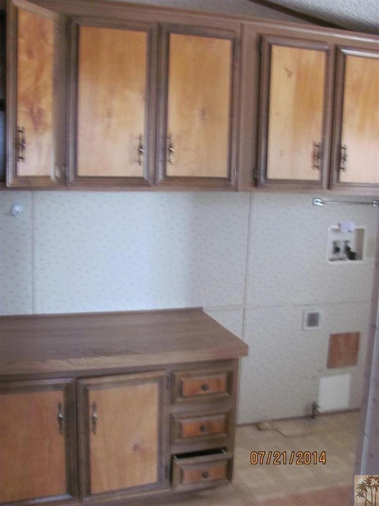 7180 Saddleback Road Joshua Tree, CA 92252 - Photo 13 of 20 a view of cabinets