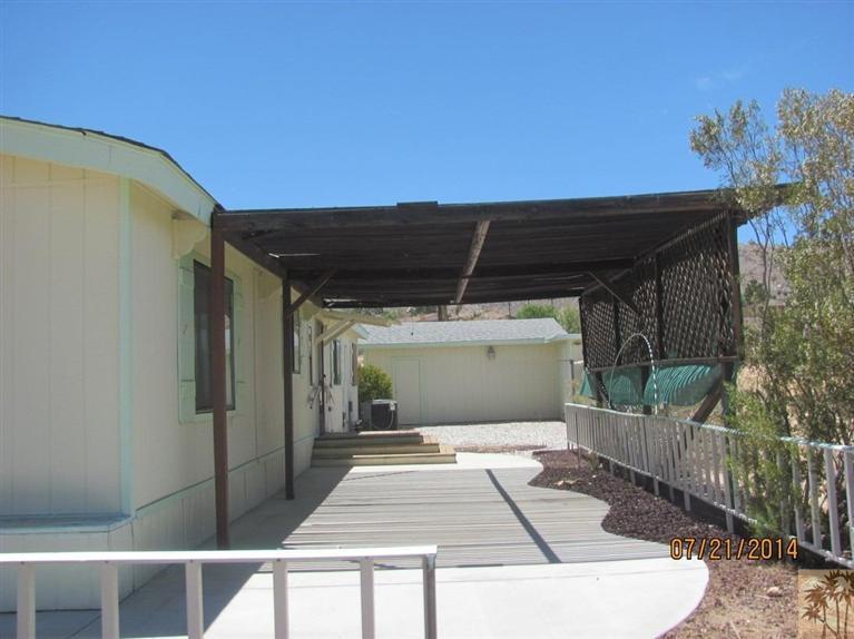 7180 Saddleback Road Joshua Tree, CA 92252 - Photo 19 of 20 a view of a backyard