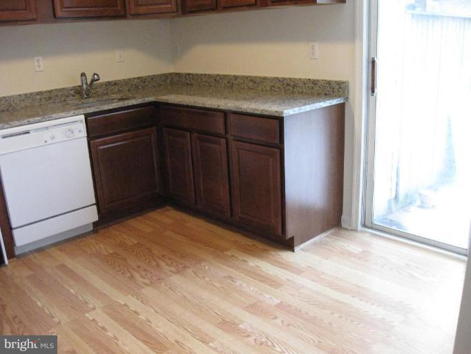 4056 Spring Run Court, Unit 10F Chantilly, VA 20151 - Photo 5 of 9 Kitchen #2