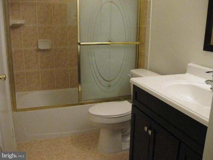 4056 Spring Run Court, Unit 10F Chantilly, VA 20151 - Photo 8 of 9 Bath #1