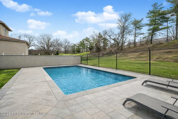$899,900 | 66 Wadsworth Avenue | Fort Wadsworth
