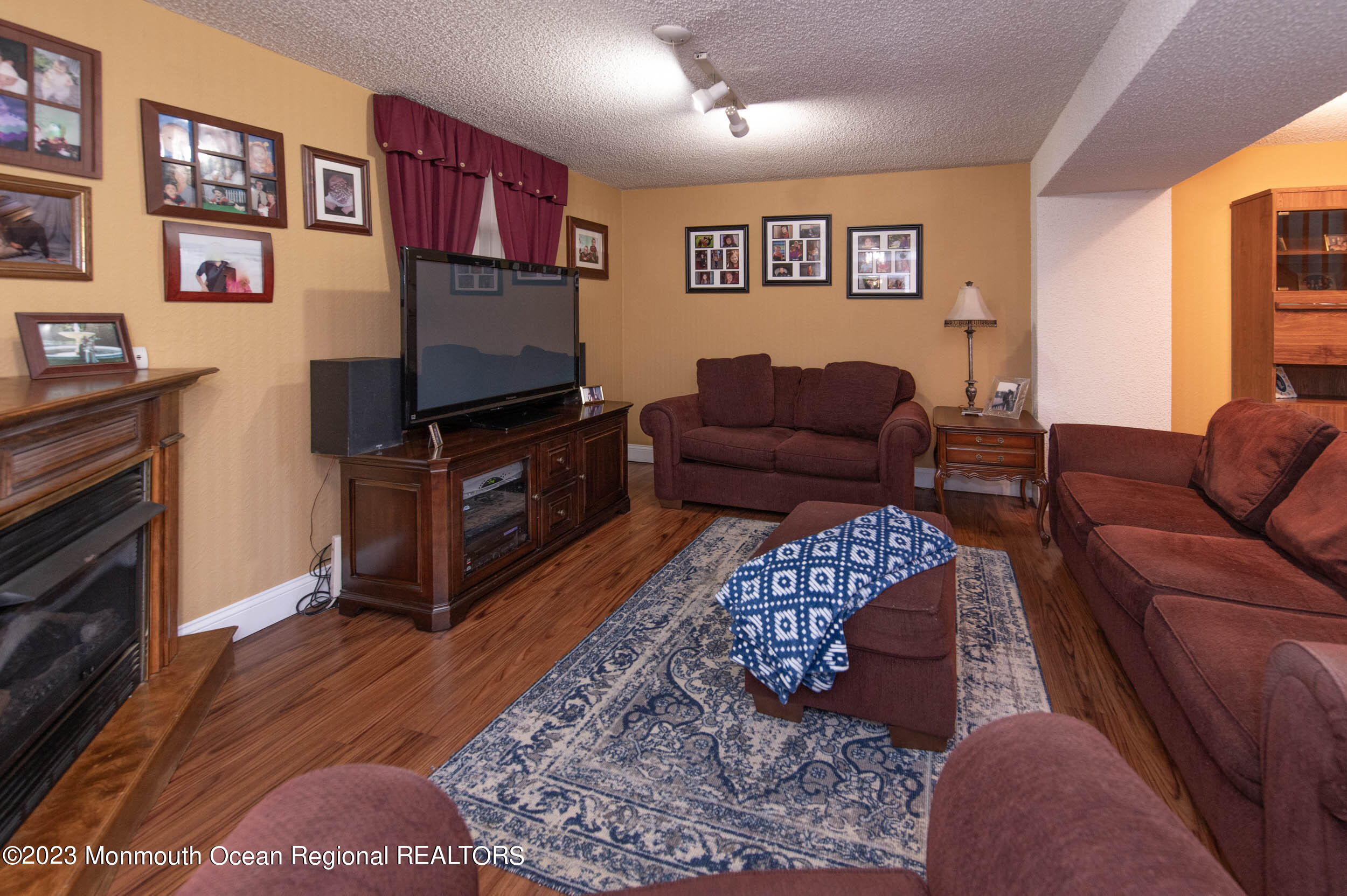 7 Hampton Road Howell, NJ 07731 - Photo 24 of 43 Great Room