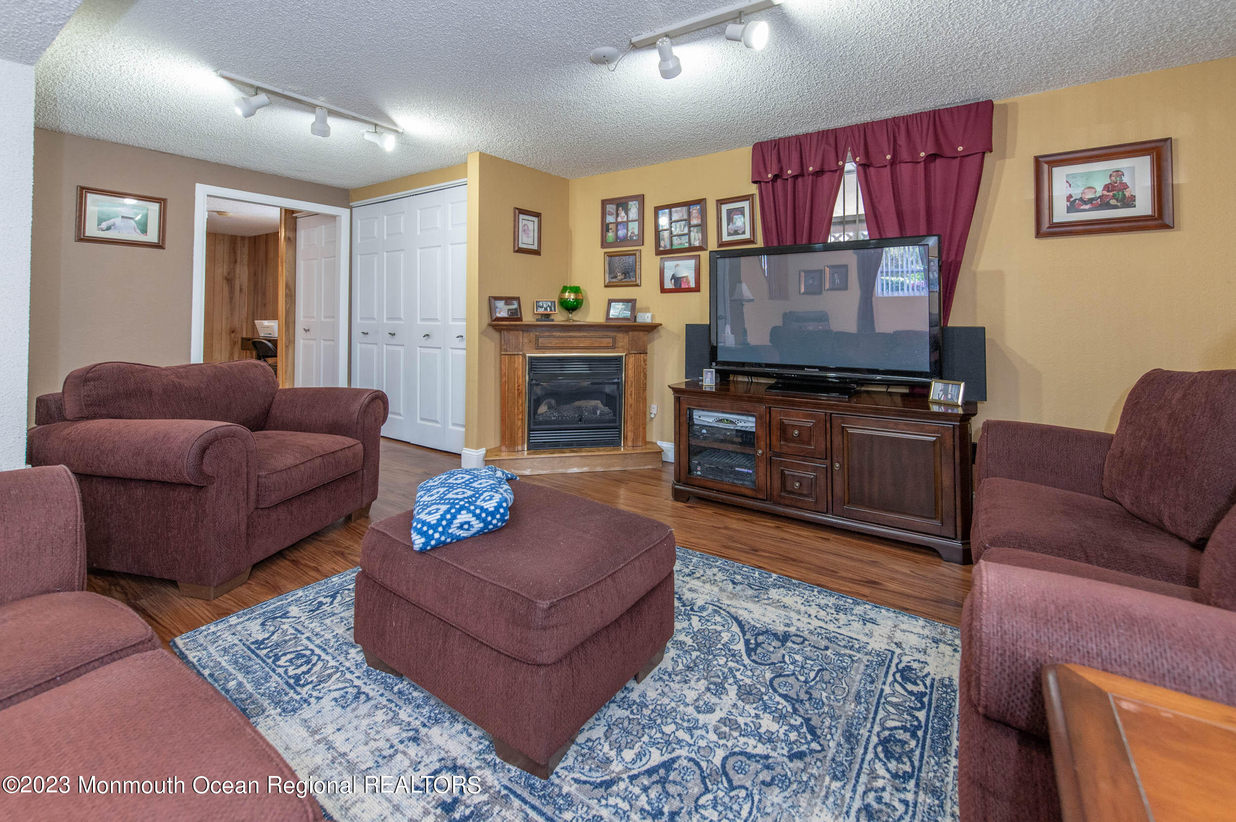 7 Hampton Road Howell, NJ 07731 - Photo 25 of 43 Great Room