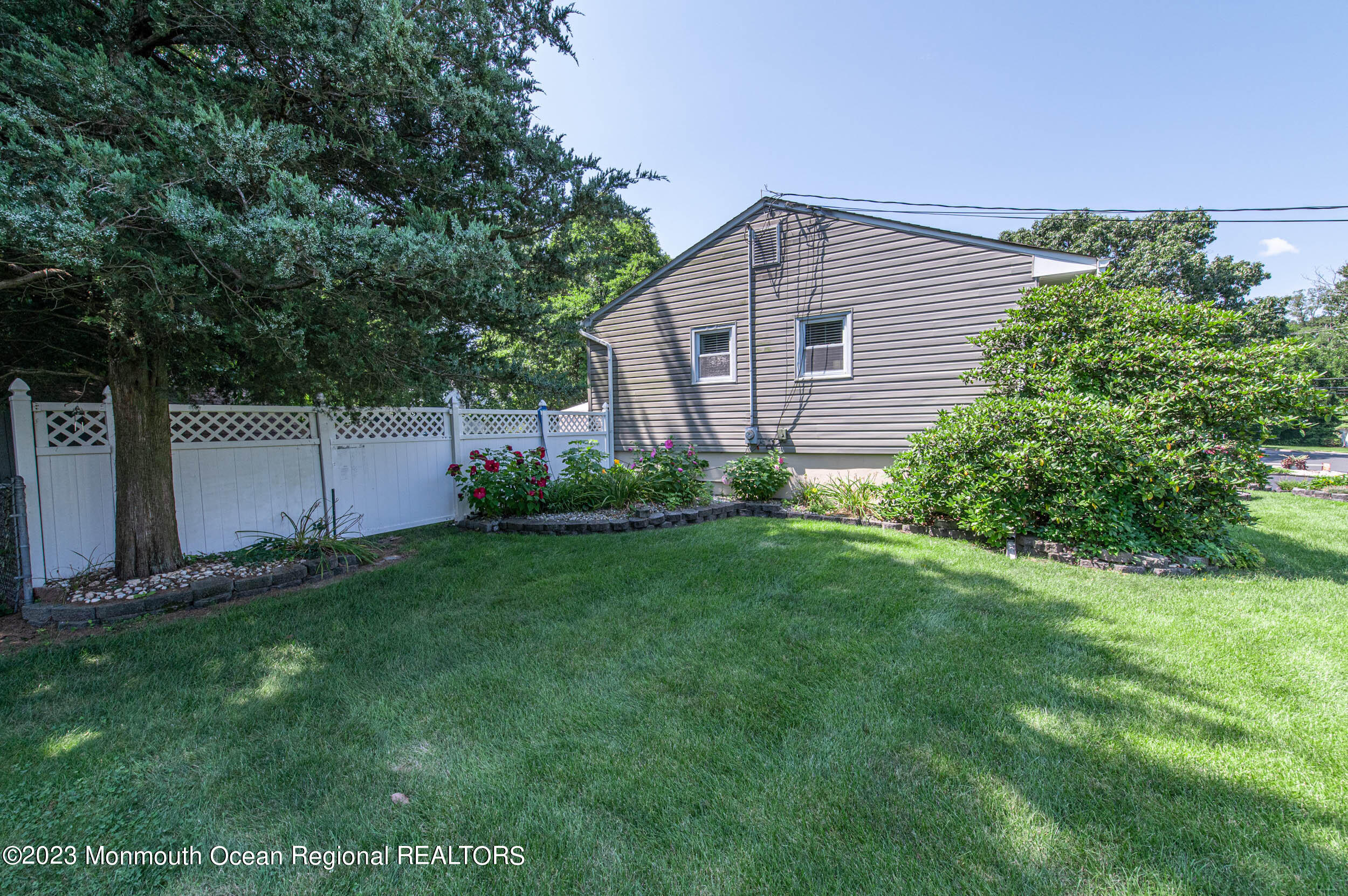 7 Hampton Road Howell, NJ 07731 - Photo 42 of 43 Side Yard