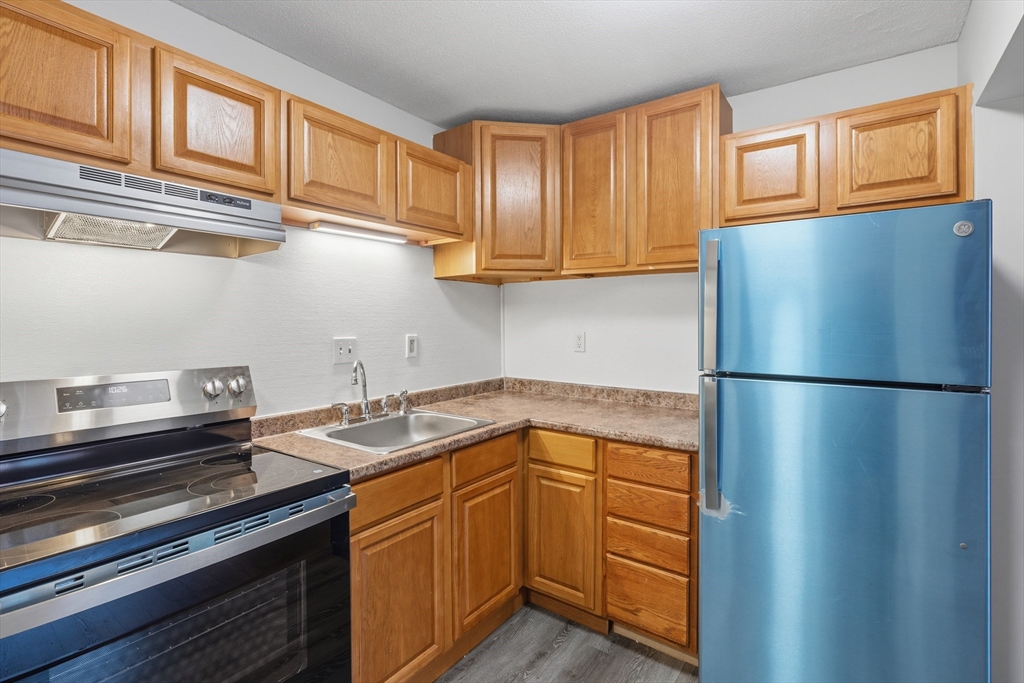 197 High Street, Unit 302 Holyoke, MA 01040 - Photo 11 of 12