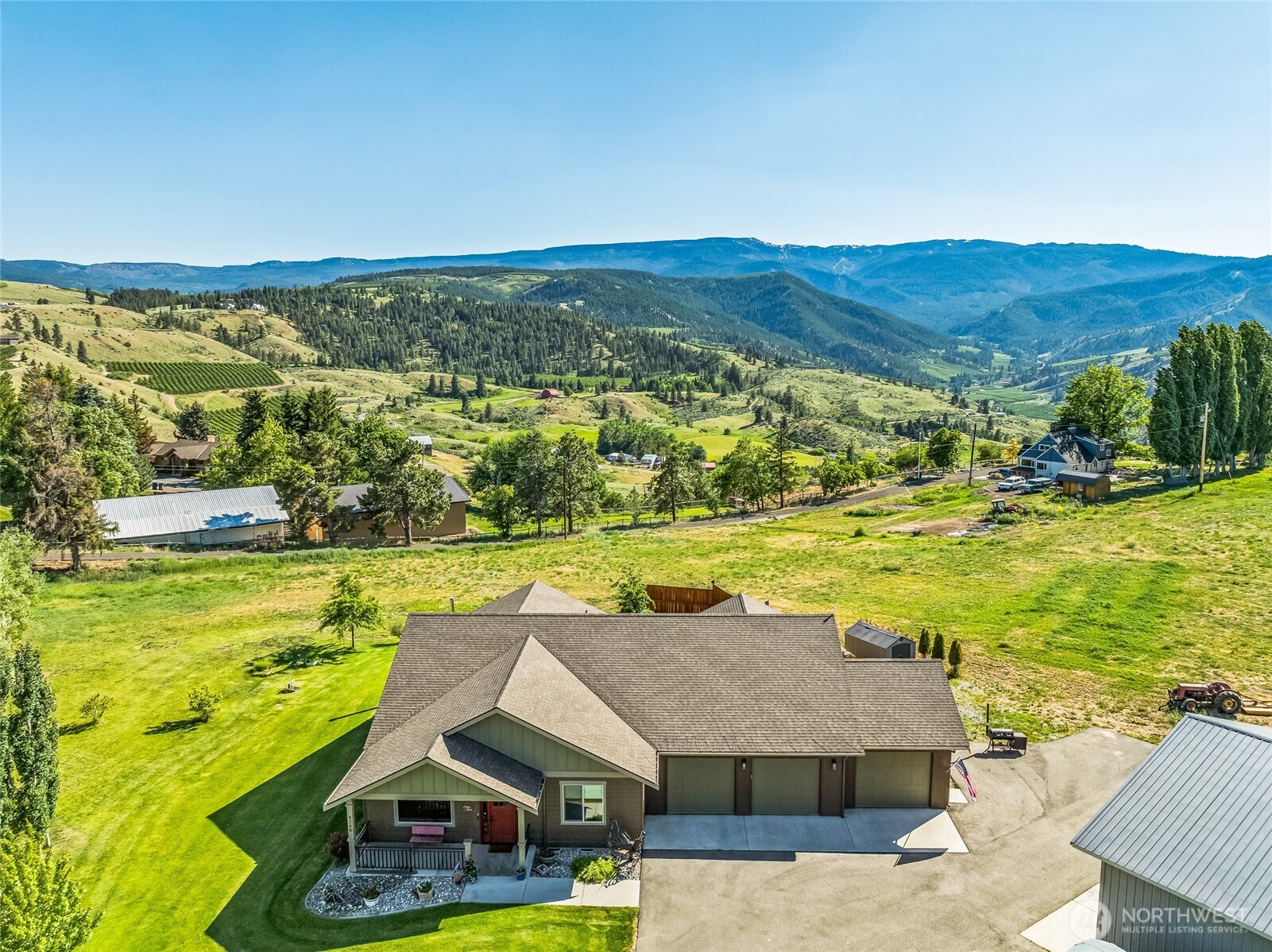 4266 Jim Smith Road Wenatchee, WA 98801 - Photo 3 of 38 Gallery Image 3