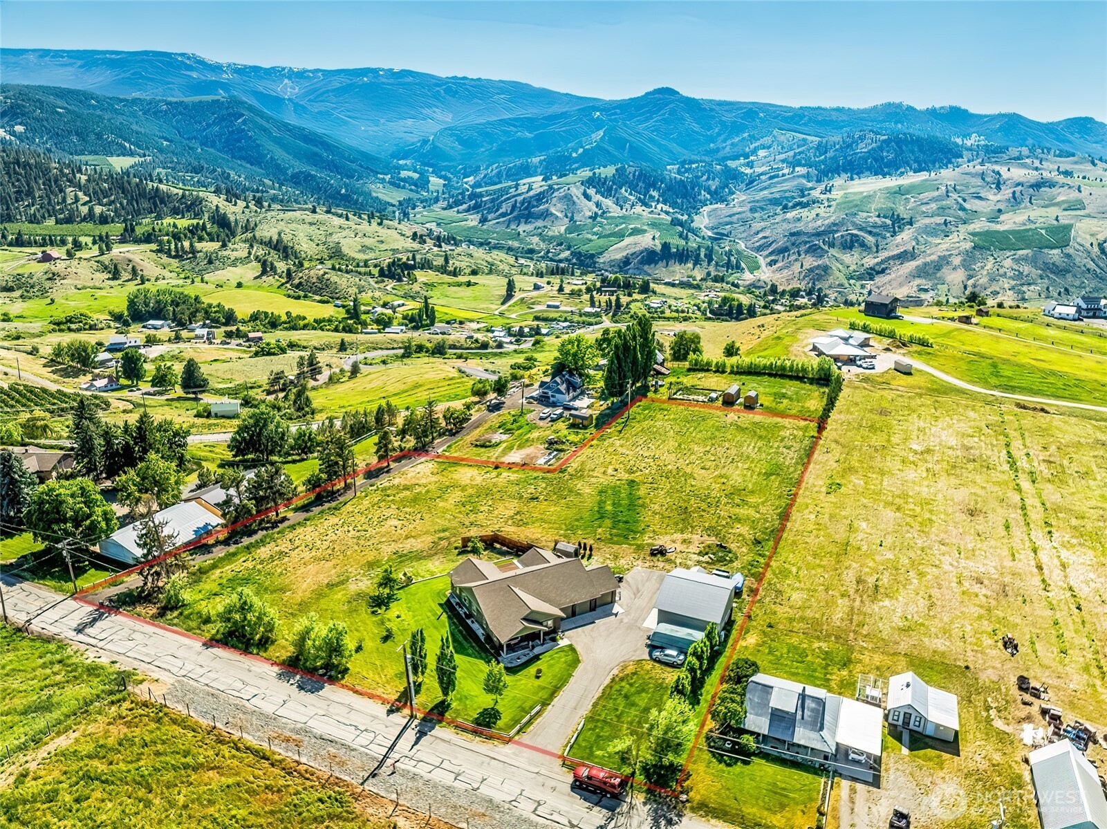 4266 Jim Smith Road Wenatchee, WA 98801 - Photo 4 of 38 Gallery Image 4