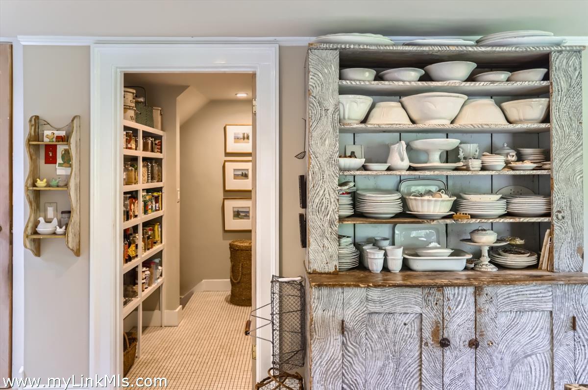 180 Pilot Hill Farm Road Vineyard Haven, MA 02568 - Photo 18 of 68