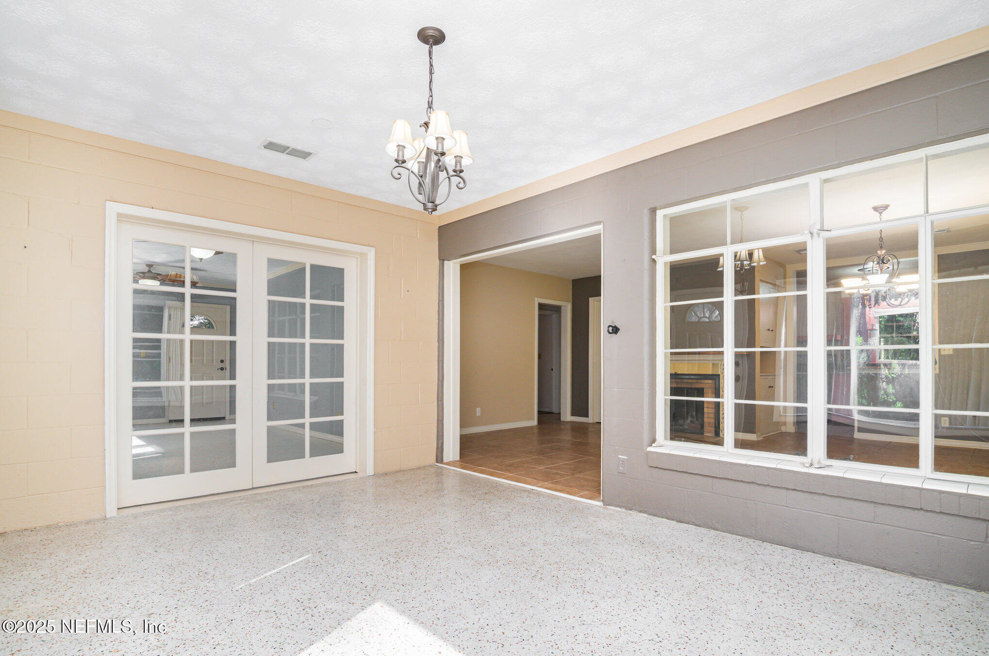 7838 State Road 21 Keystone Heights, FL 32656 - Photo 11 of 22 a view of an empty room with a window