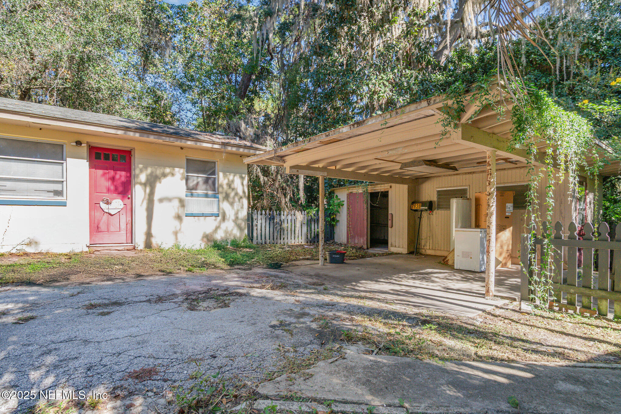 7838 State Road 21 Keystone Heights, FL 32656 - Photo 19 of 22 a front view of a house with a yard and garage