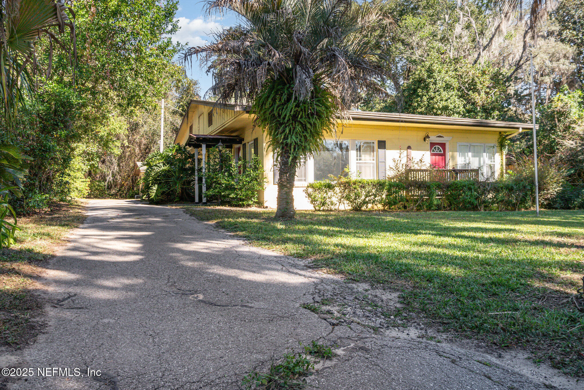 7838 State Road 21 Keystone Heights, FL 32656 - Photo 2 of 22 a front view of house with yard and green space