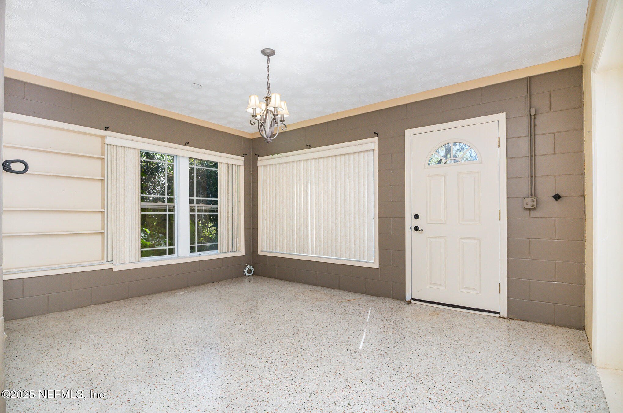 7838 State Road 21 Keystone Heights, FL 32656 - Photo 9 of 22 a view of an empty room with a window