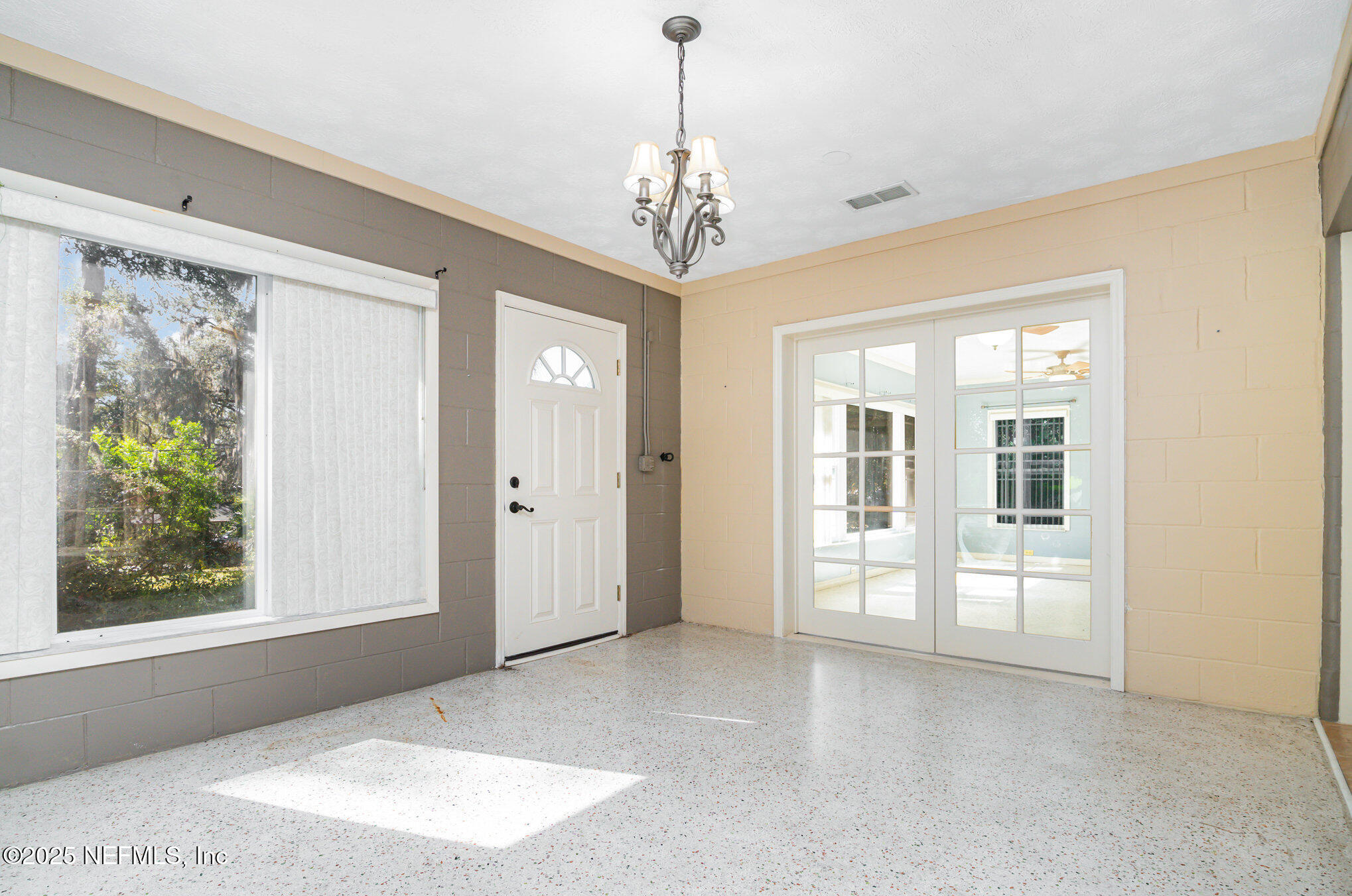 7838 State Road 21 Keystone Heights, FL 32656 - Photo 10 of 22 a view of an empty room with a window