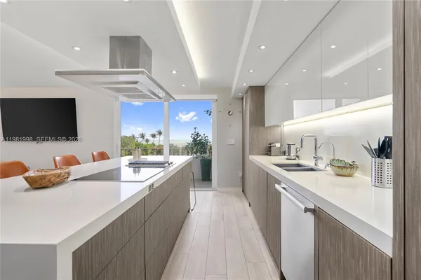 $8,500 | 177 Ocean Ln Drive, Unit 308, Key Biscayne, FL 33149