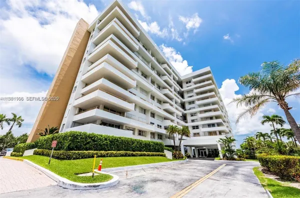 $8,500 | 177 Ocean Ln Drive, Unit 308, Key Biscayne, FL 33149