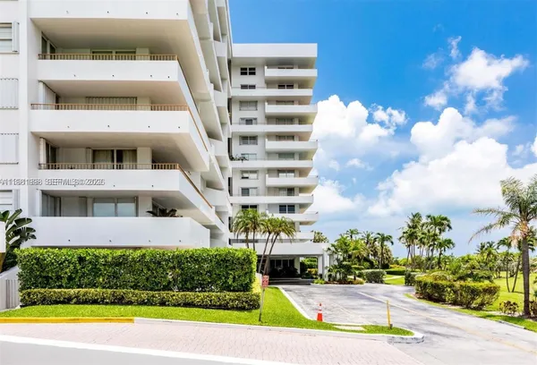 $8,500 | 177 Ocean Ln Drive, Unit 308, Key Biscayne, FL 33149