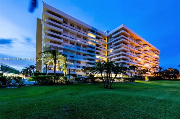 $8,500 | 177 Ocean Ln Drive, Unit 308, Key Biscayne, FL 33149