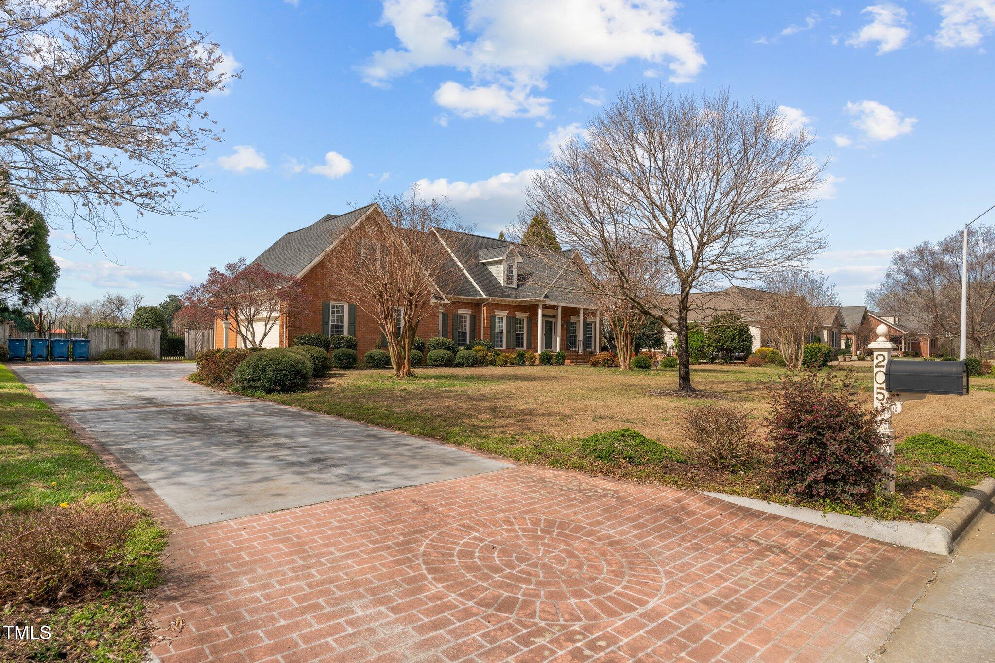 205 Parliament Place Dunn, NC 28334 - Photo 3 of 51 54-web-or-mls-DSC08091